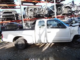 1998 Toyota Tacoma White Extended Cab 2.4L MT 2WD #Z24630